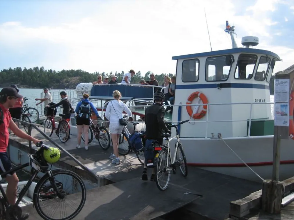 Skarpnåtö bicycle ferry and sea charter 