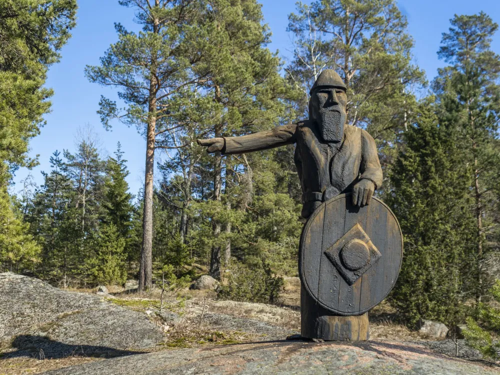 Borgboda 2,5 km − Ahvenanmaan suurin mäkilinna ja Idan tupa