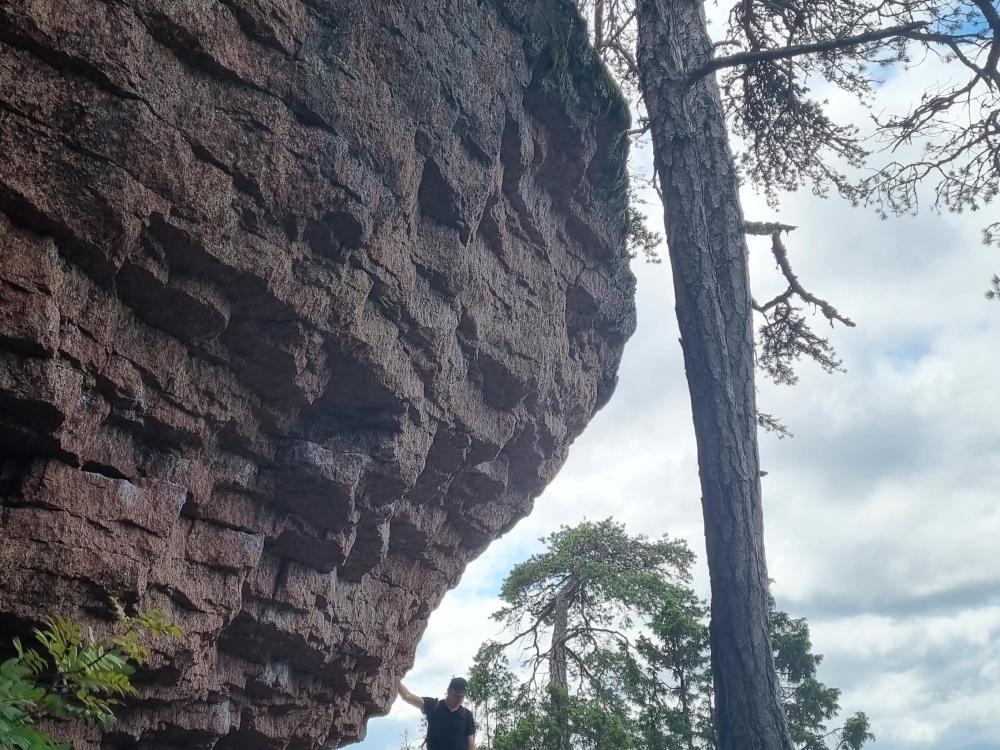 Grottstigen 4,7 km – rock formations and dwarf pines