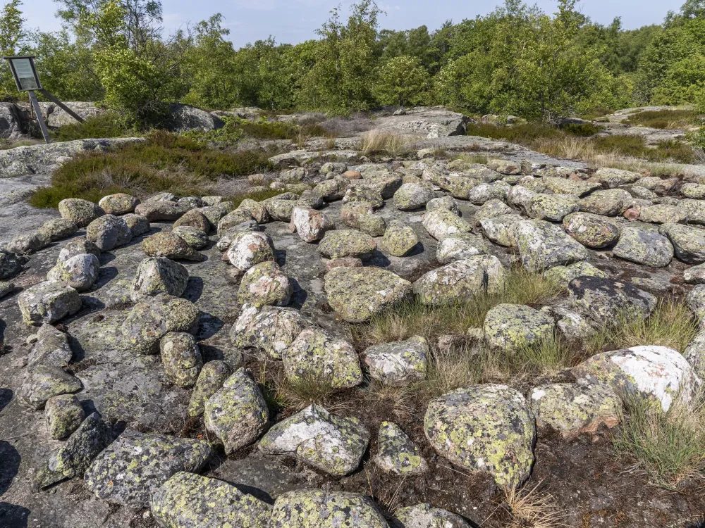 Kalen 7 km – Bronze Age and war ruins