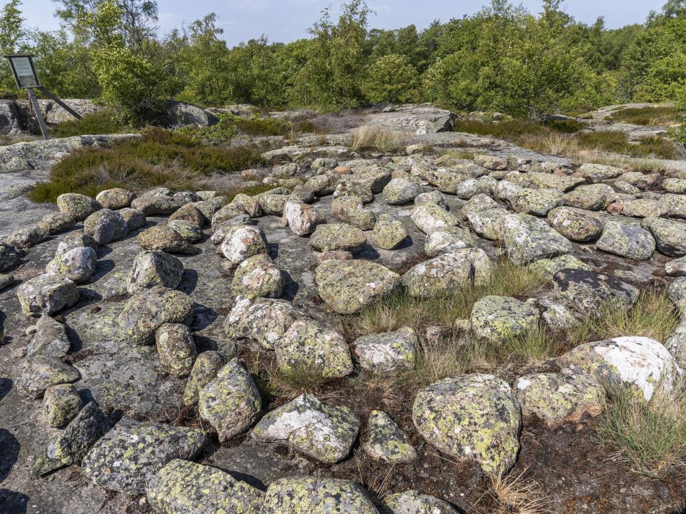 Kalen 7 km – Bronze Age and war ruins