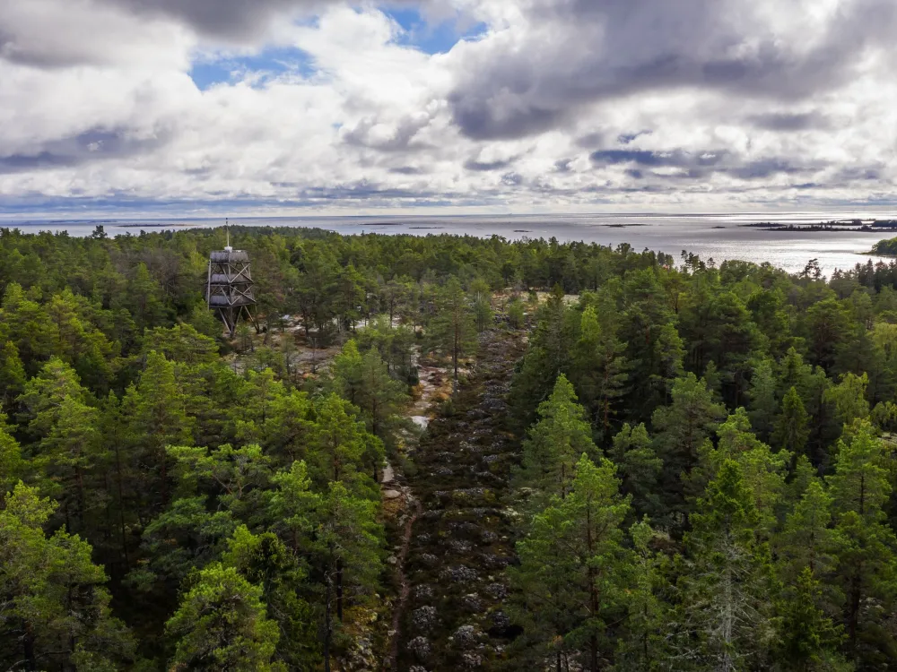 Kungsö batteriberg  3−6 km − Russian costal battery with seaview