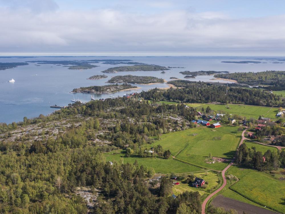 Lappo 5 km – archipelago nature and a midsummer pole