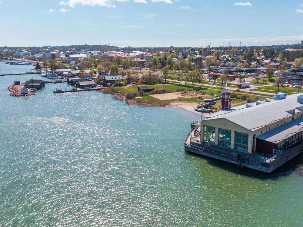 Mariehamn Runt 13 km – småbåtshamnar, stränder och färjor