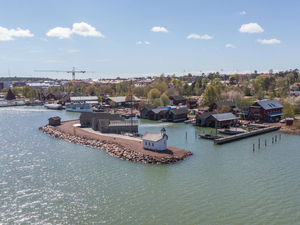 Mariehamn Runt 13 km – småbåtshamnar, stränder och färjor