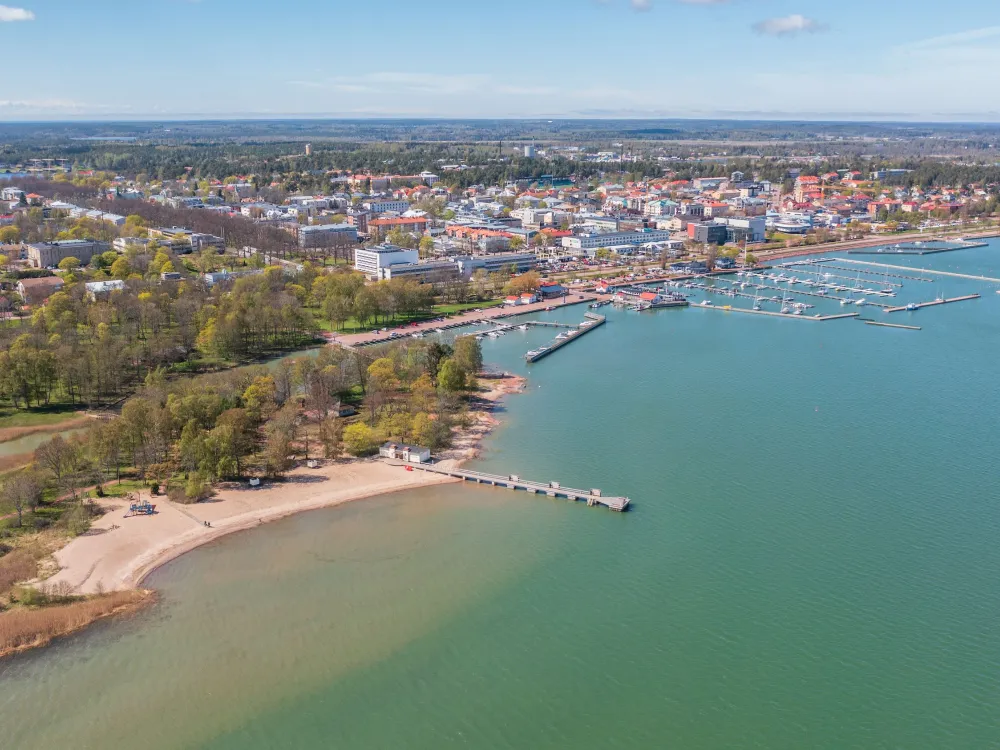 Mariehamn Runt 13 km – småbåtshamnar, stränder och färjor