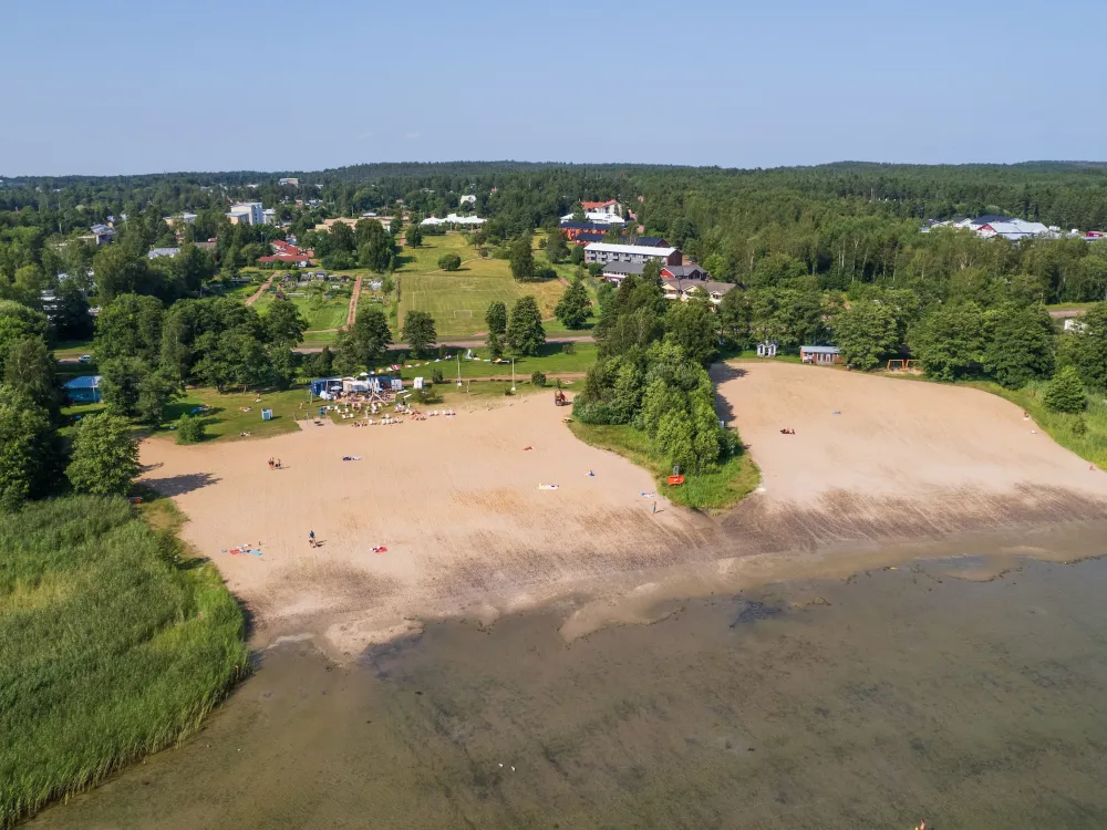 Mariehamn Runt 13 km – småbåtshamnar, stränder och färjor