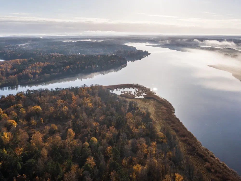 Prästgårdsnäset 2,1 km − artrikedom och andlighet i historiska omgivningar