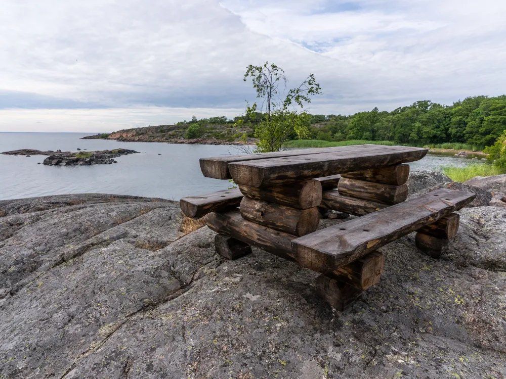 Stangnäs–Sandvik 8 km – jättegrytor och klippstrand